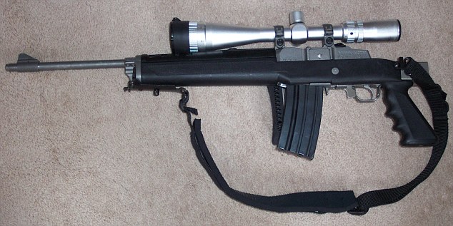 子彈或涂毒行兇時(shí)聽(tīng)音樂(lè) 布雷維克父親稱兒子應(yīng)自殺