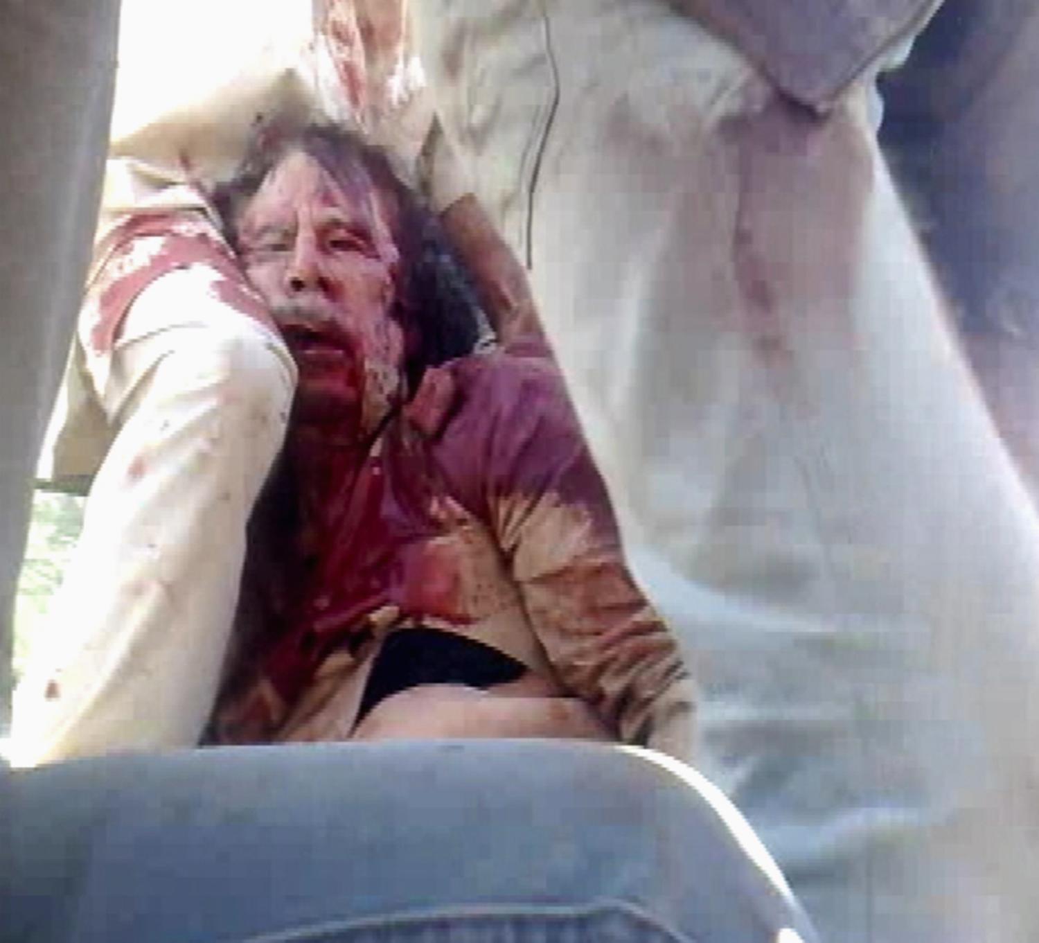 卡扎菲遺體被置于米蘇拉塔清真寺 眾人看好利比亞前景