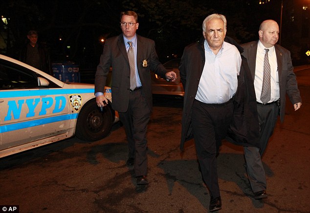 卡恩性侵案疑點(diǎn)重重 美記者認(rèn)為背后有人指使