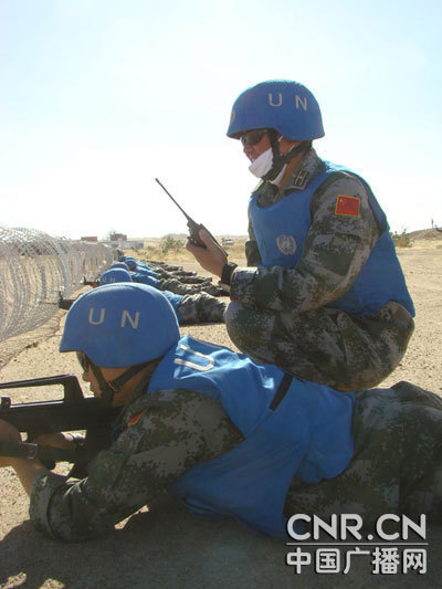 我赴蘇維和大隊(duì)警衛(wèi)中隊(duì)通過防衛(wèi)技能測(cè)試