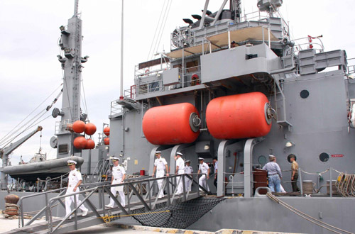 美軍艦抵達(dá)越南峴港開(kāi)始聯(lián)合軍事演練