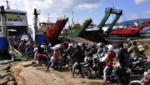 印尼“春運(yùn)”繁忙事故頻發(fā) 已致至少340人死亡