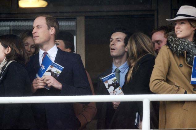 太歲頭上動(dòng)土?英“狂徒”偷捏威廉王子耳朵被拍