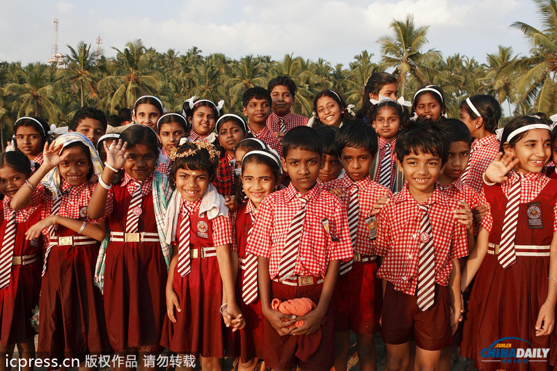 組圖：又是一年開(kāi)學(xué)季 各國(guó)校服大比拼