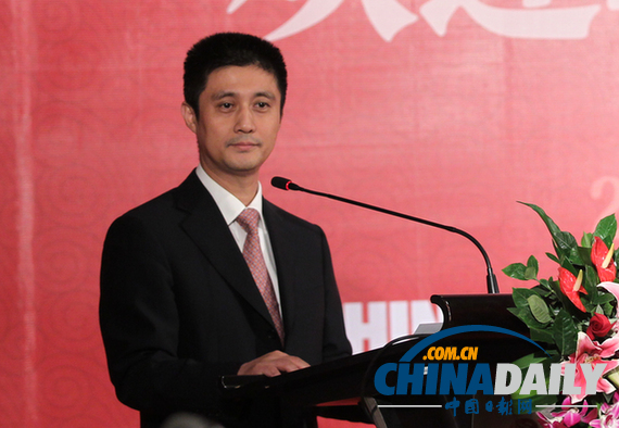 中國(guó)日?qǐng)?bào)社副總編輯高岸明在晚宴上致辭