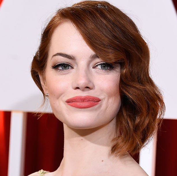 畫上胡子毫無(wú)違和感的美艷女星