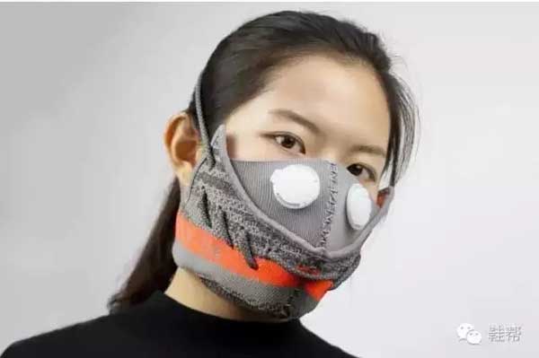 上萬美元的Yeezy運(yùn)動鞋變身防霾口罩？