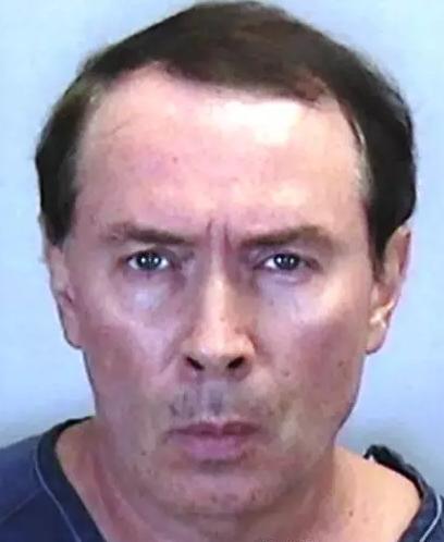 愛(ài)彼迎又曝偷拍丑聞，攝像頭正對(duì)床位！住民宿如何防偷窺