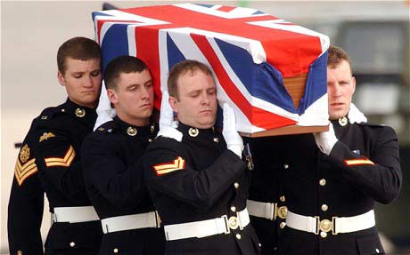 英國(guó)竊聽(tīng)門升級(jí) 傳陣亡軍眷也遭竊聽(tīng)