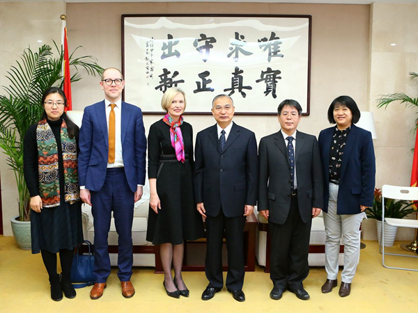 DRC Vice-President meets with Pro-Vice-Chancellor of University of Cambridge