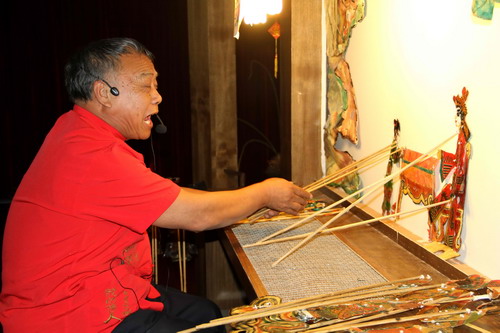 泰山皮影：一個人演活一場戲