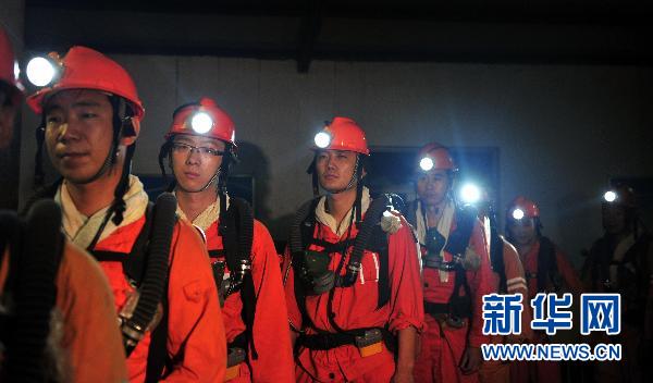 棗莊防備煤礦井仍有3火點(diǎn) 距被困區(qū)域最近有60米