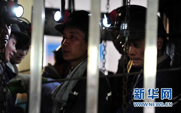 棗莊防備煤礦井仍有3火點(diǎn) 距被困區(qū)域最近有60米